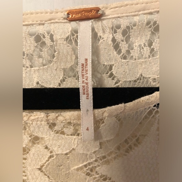Free People Cream Colored Lace Dress with slip underneath. Size 4 - Picture 6 of 11